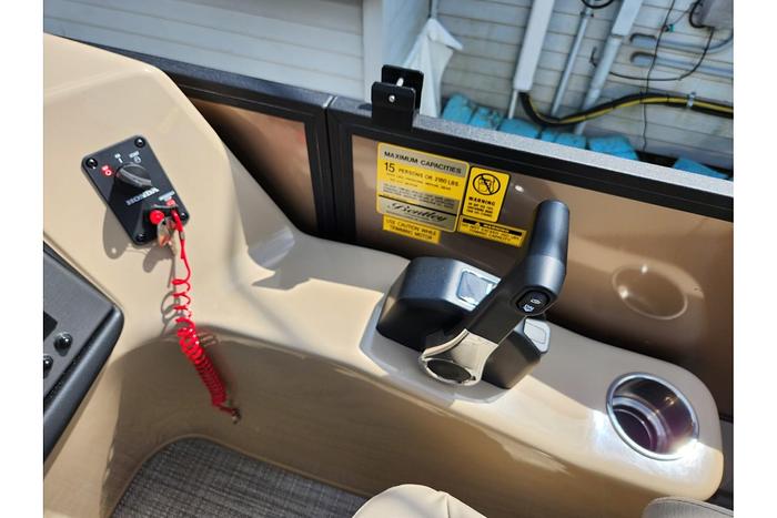 2024 BENTLEY PONTOONS 220 LEGACY NAV WIDE PORT GATE BP-24-07