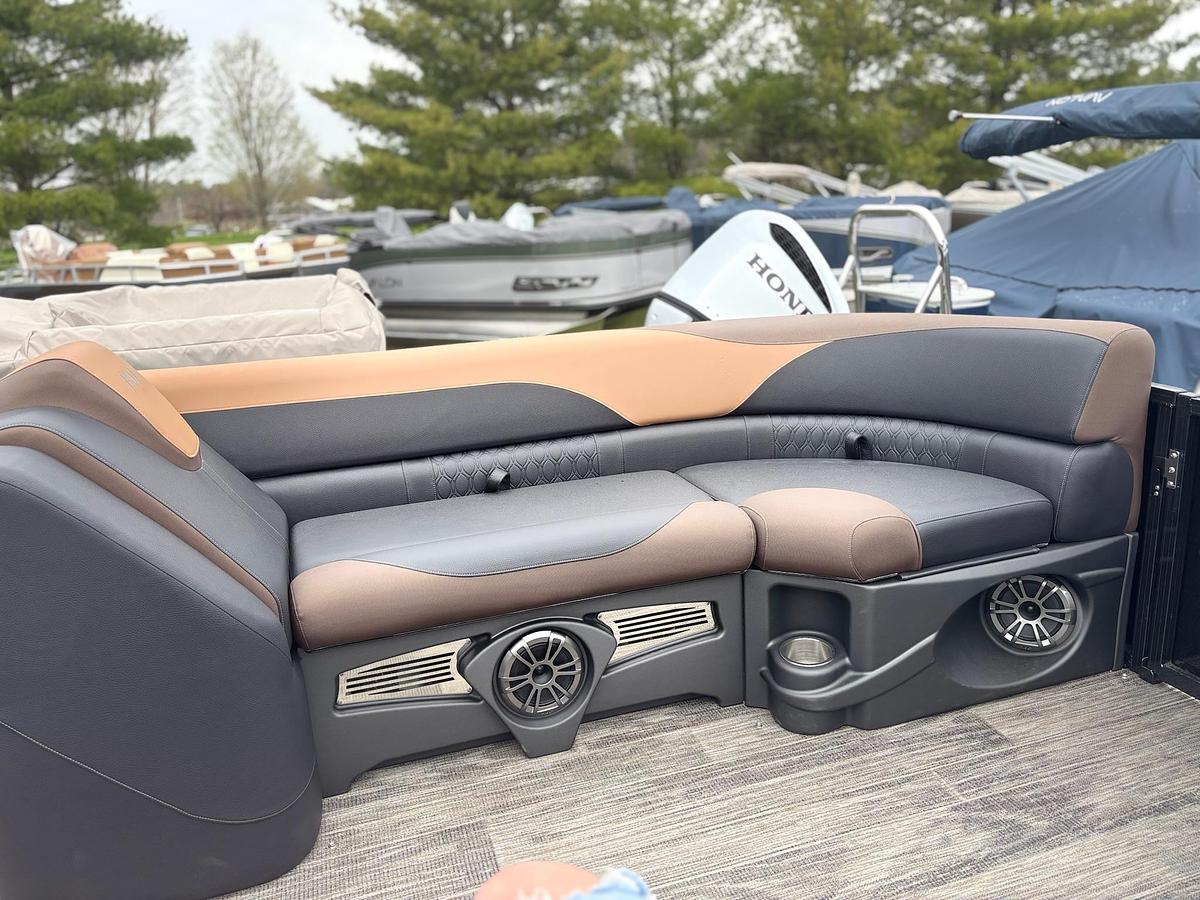 Used 2026 Avalon LSZ 23' Elite