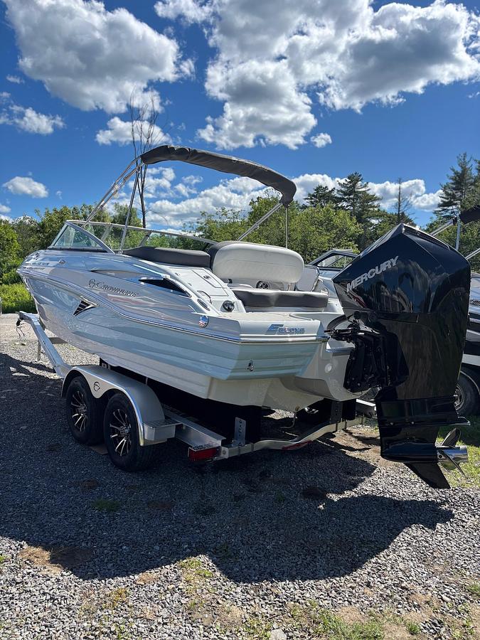 2027 Crownline E220XS