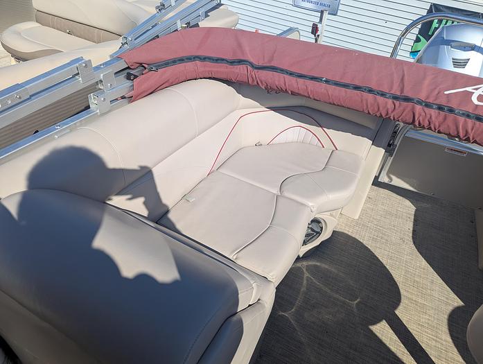 Used 2015 Avalon 2527 Catalina Entertainer