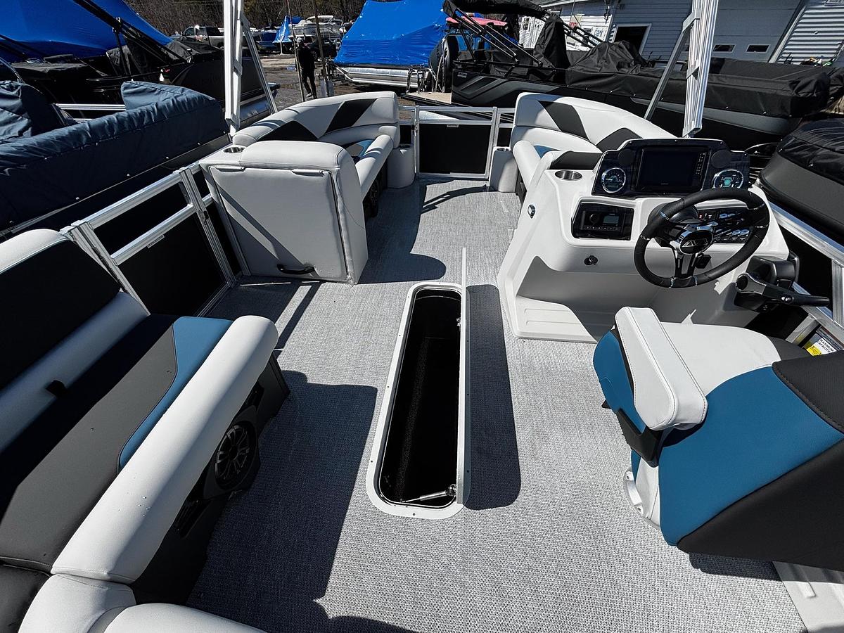 2026 Avalon 2185 VEN RF TRI