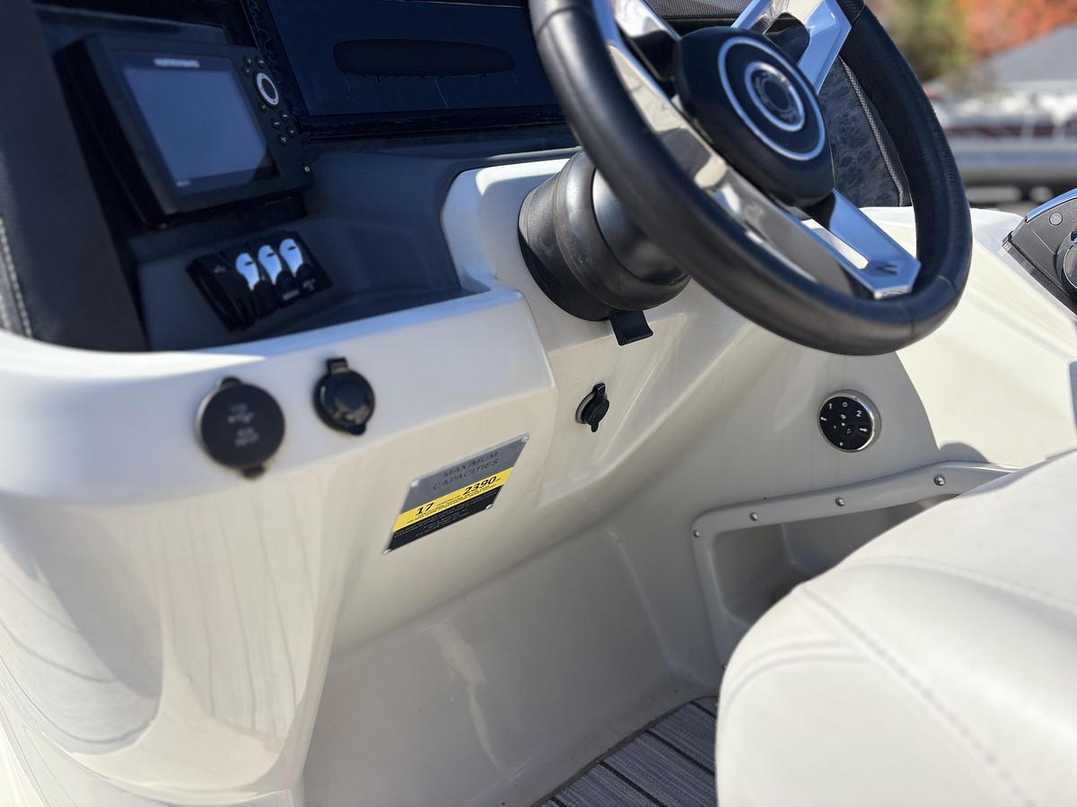 Used 2020 Avalon 2785 CATALINA RL PLATINUM