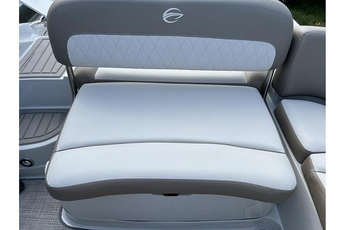 2024 CROWNLINE E220 XS CR-24-02