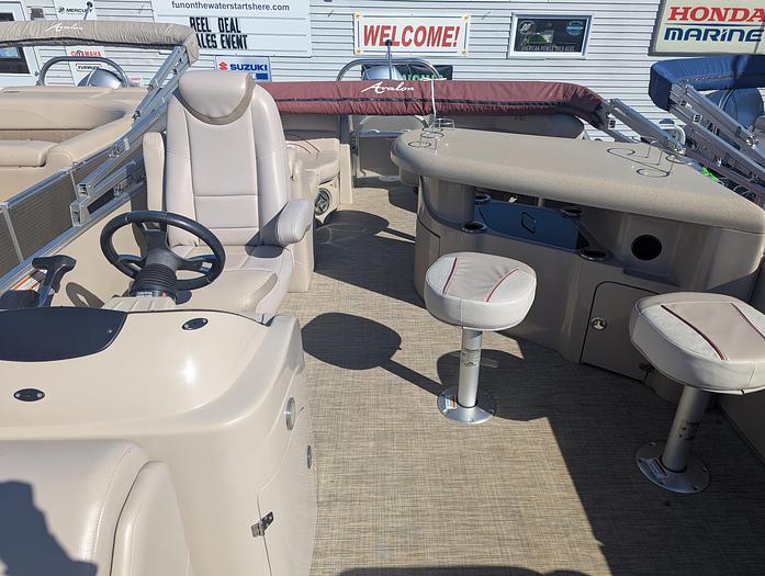 Used 2015 Avalon 2527 Catalina Entertainer