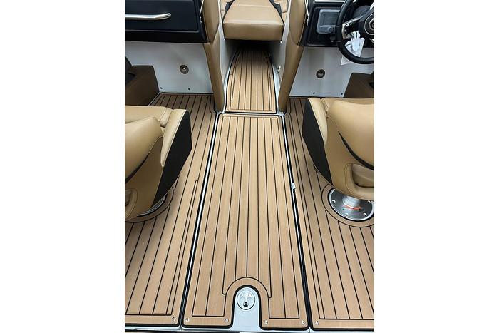 2024 CROWNLINE 240 SS CR-24-03
