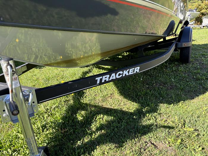Used 2019 Tracker Guide V-16T LKR DLX