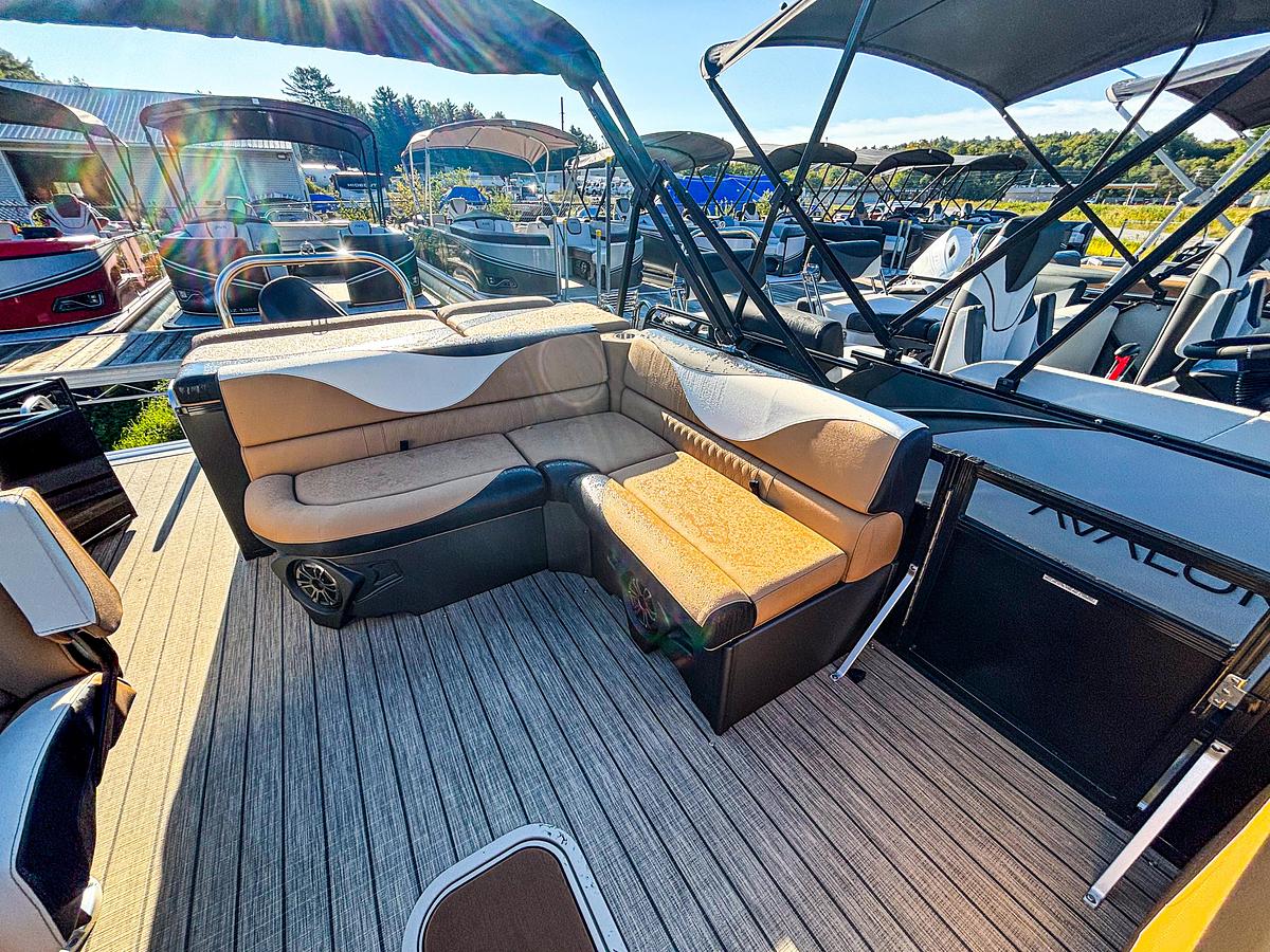 2026 Avalon 2185 VENTURE CR TRITOON