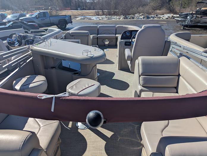 Used 2015 Avalon 2527 Catalina Entertainer
