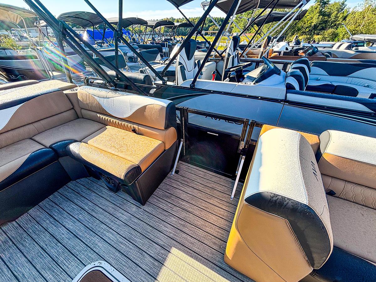 2026 Avalon 2185 VENTURE CR TRITOON