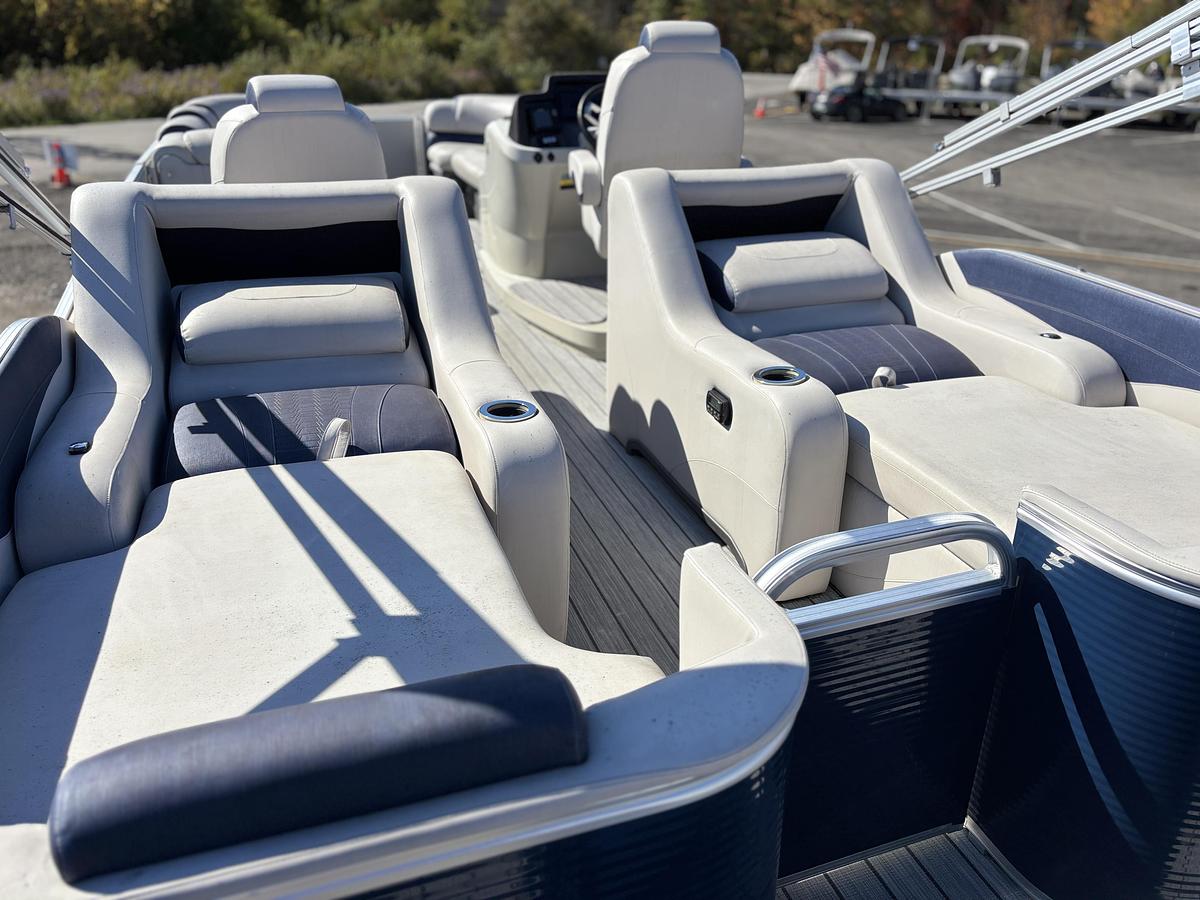 Used 2020 Avalon 2785 CATALINA RL PLATINUM