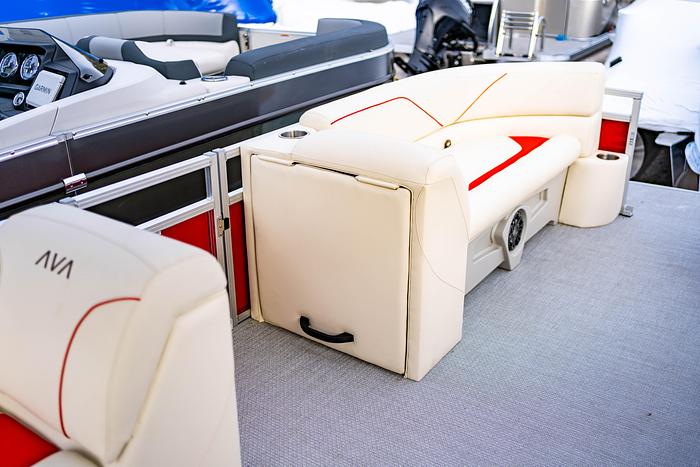 2025 Avalon Venture 2385 Versatile Rear Bench