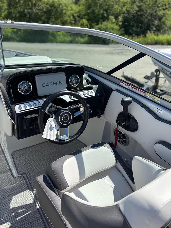 2027 Crownline E220XS