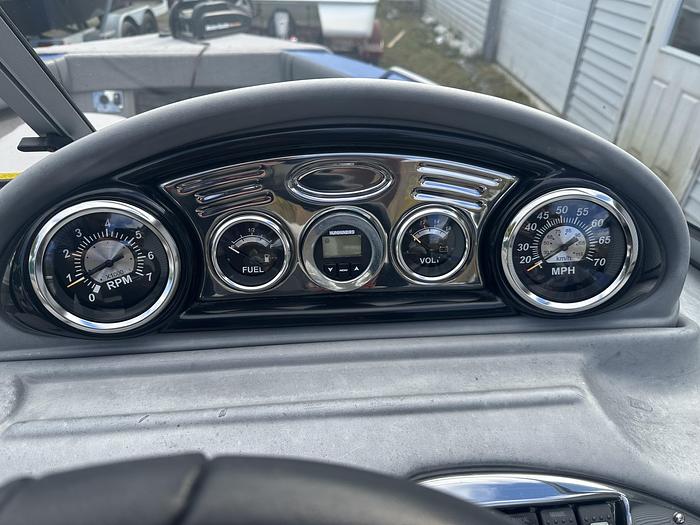 Used 2010 Sylvan Expedition 1700