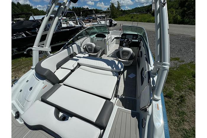 2025 CROWNLINE E220XS CR-25-01