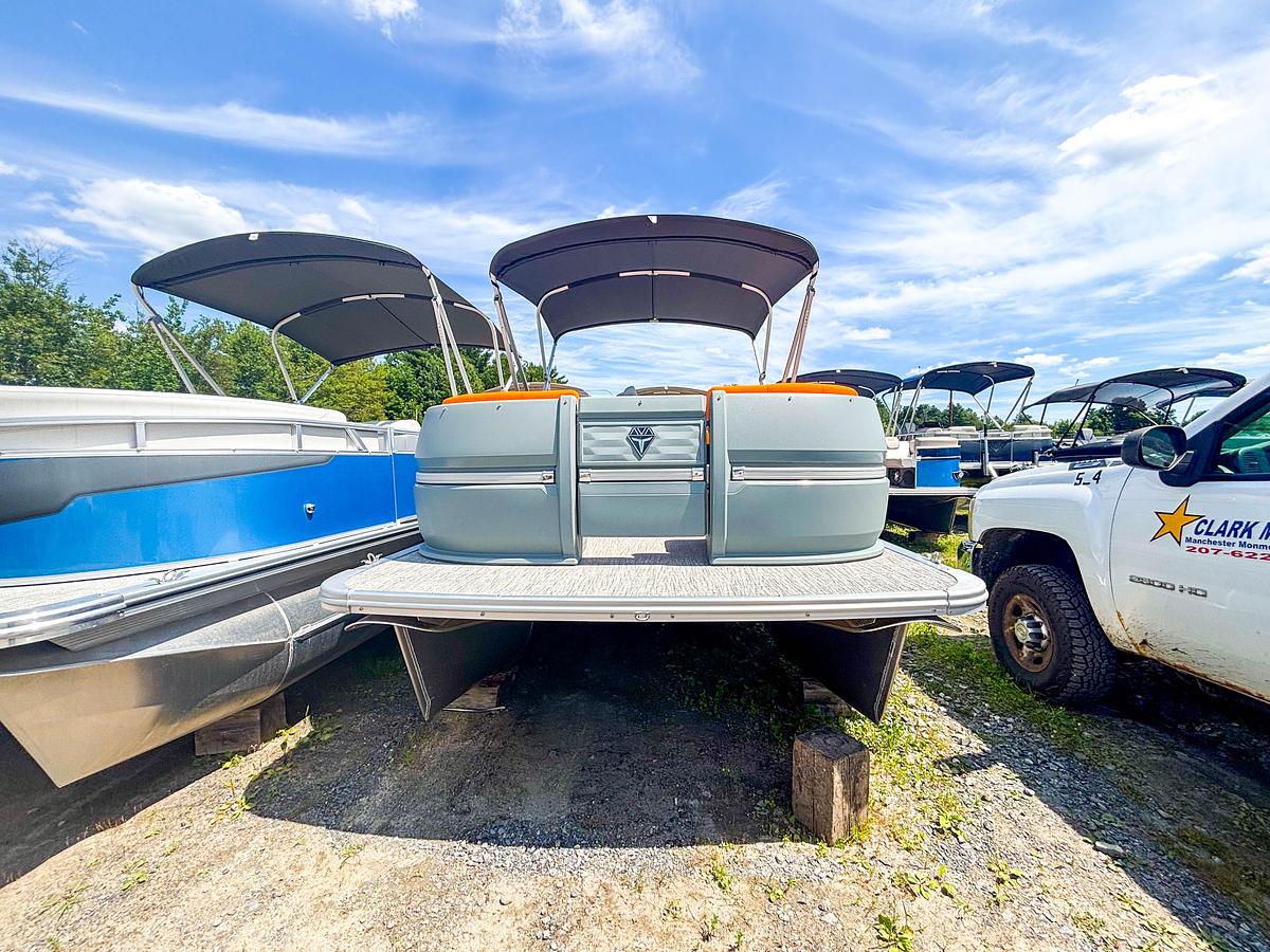 2025 Avalon Aura 19' Quad Lounge
