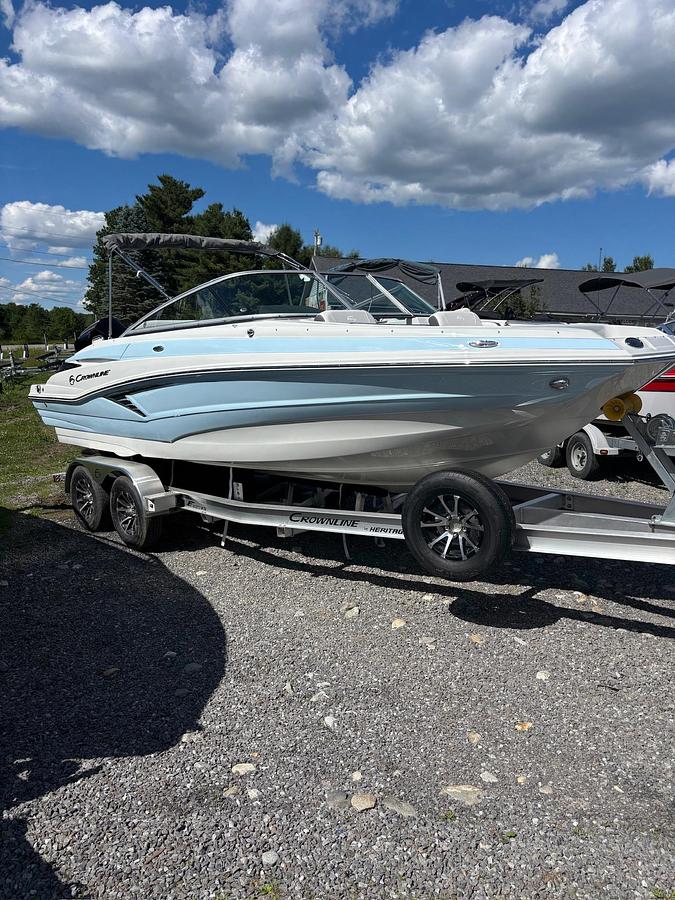 2027 Crownline E220XS