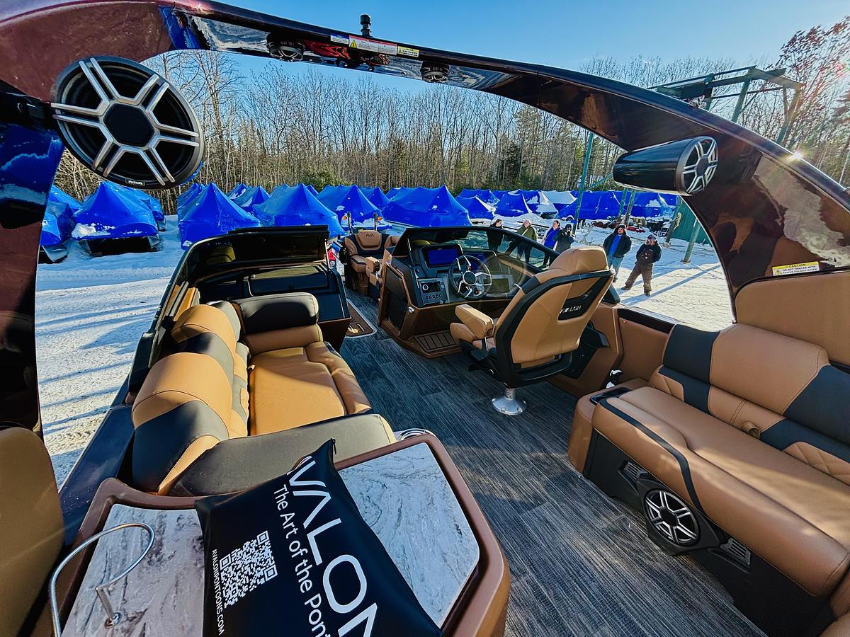 2026 Avalon 2585 Carbon Fiber Excalibur Tritoon