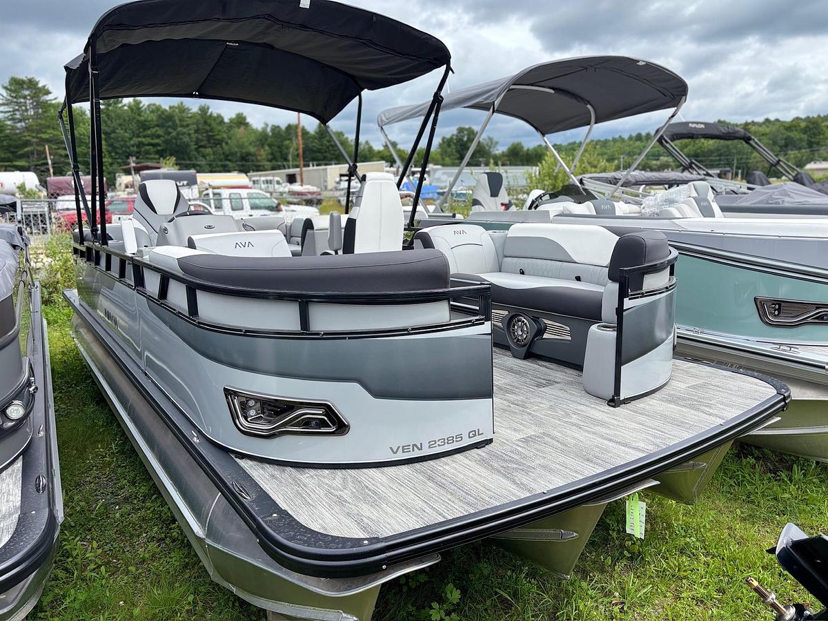 AV-26-35 2385 V85 QUAD LOUNGE TRITOON