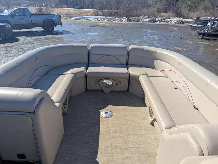 Used 2015 Avalon 2527 Catalina Entertainer