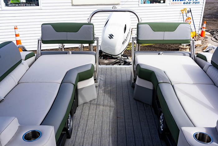 2025 Avalon 2385 Quad Lounger Shift