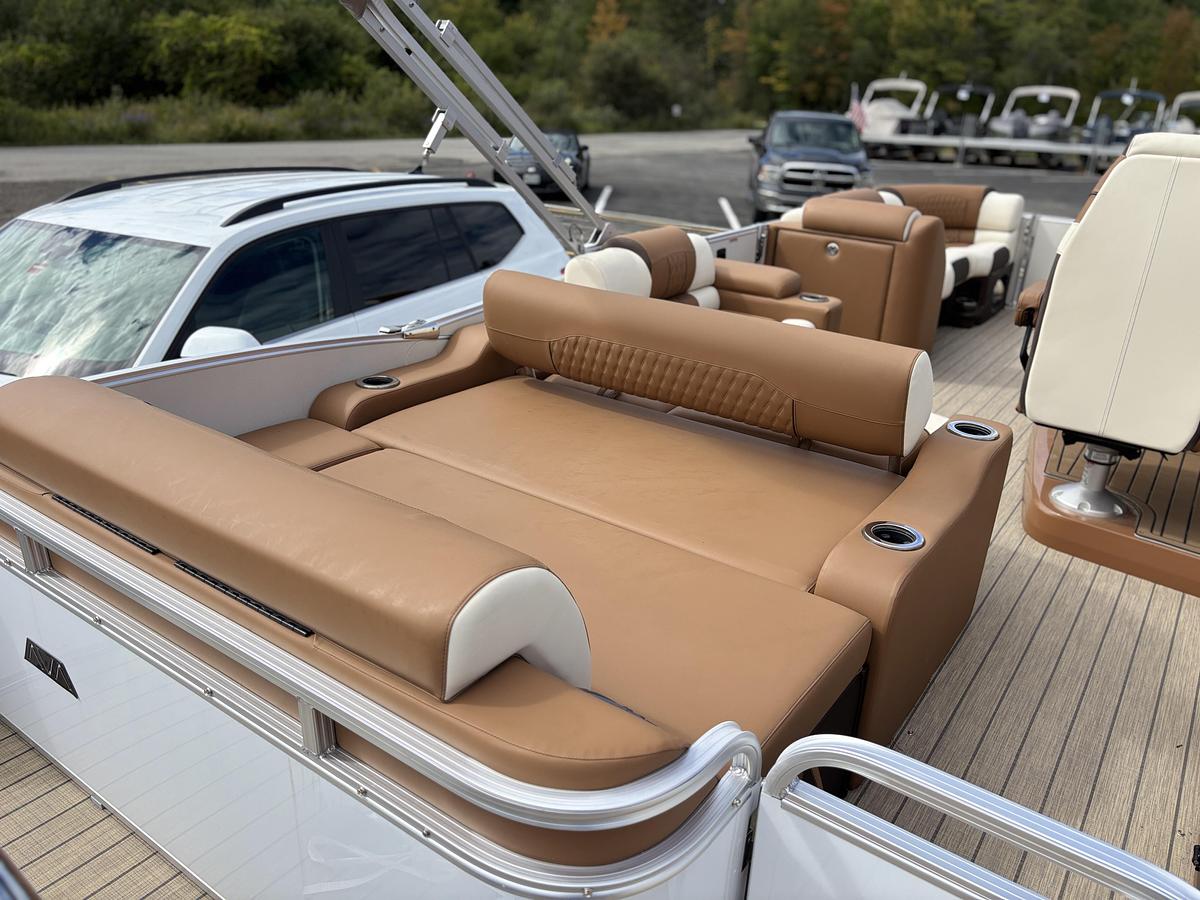2026 Avalon 2385 Catalina Versatile Rear Lounge