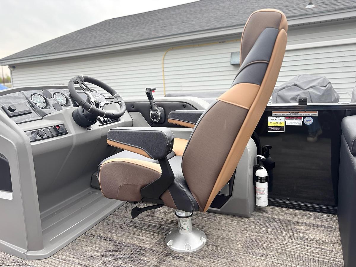 Used 2026 Avalon LSZ 23' Elite