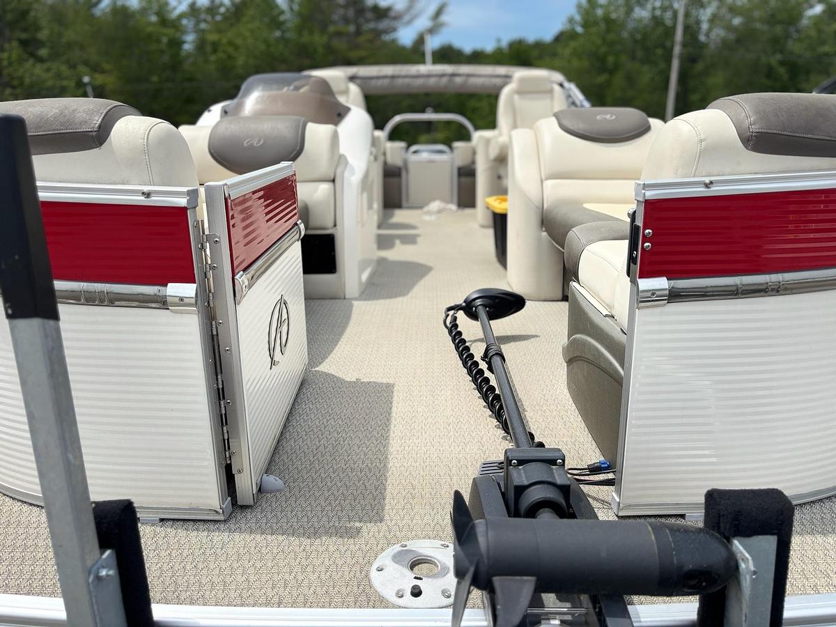 Used 2020 Avalon Avalon 2385 CATALINA QL