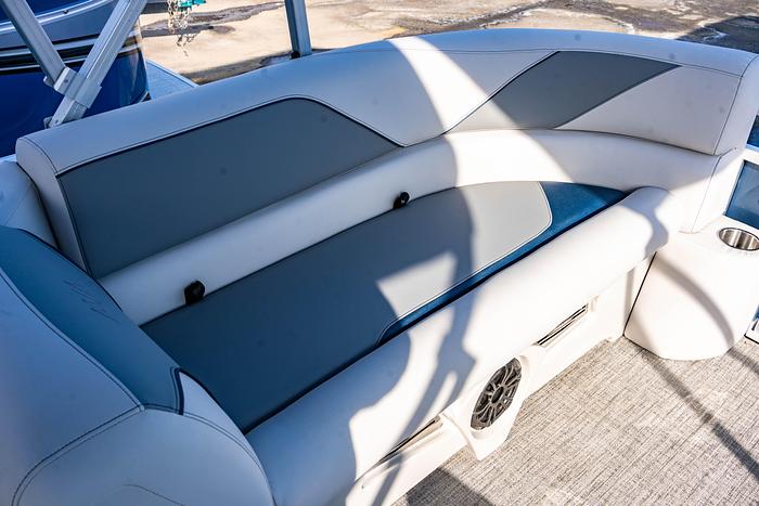 Avalon Venture 85-21' Rear Fish