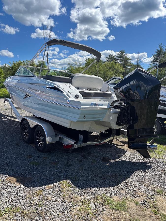 2027 Crownline E220XS