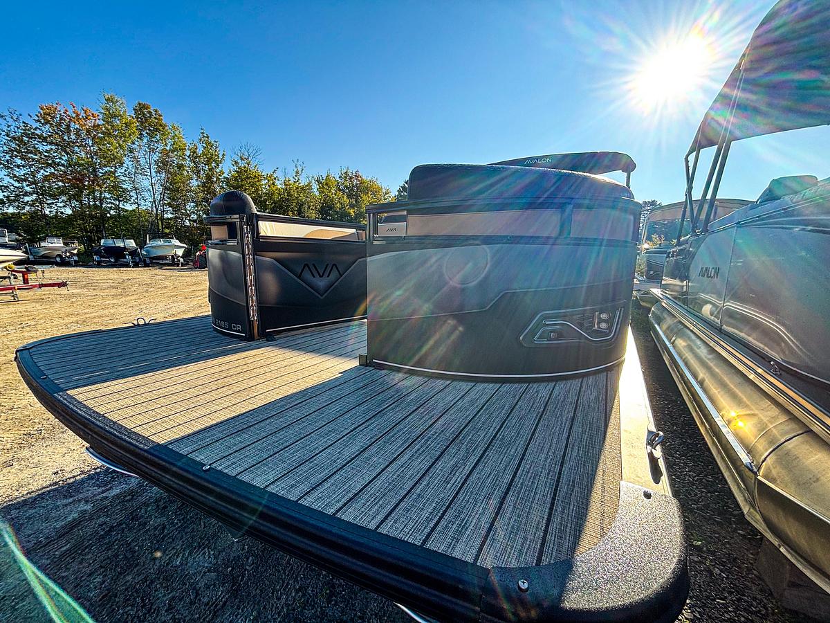 2026 Avalon 2185 VENTURE CR TRITOON