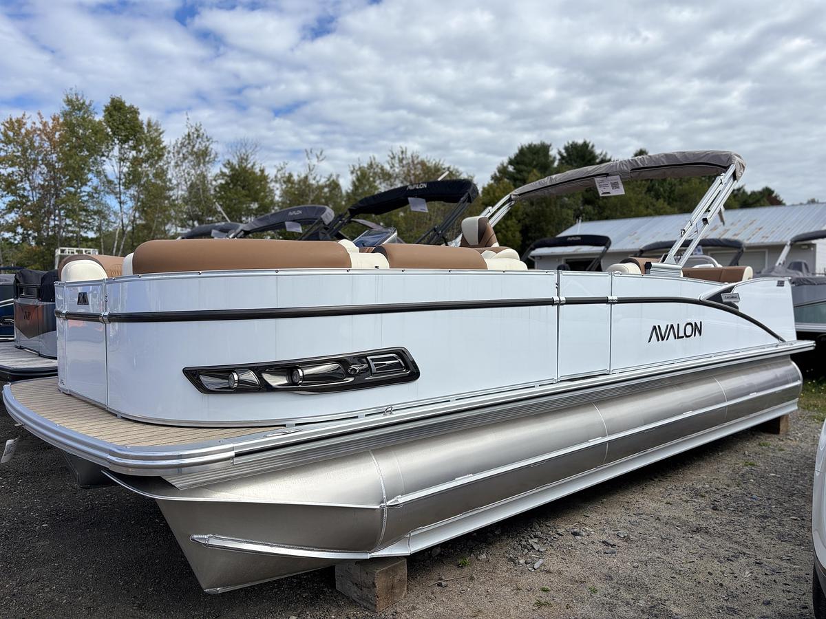 2026 Avalon 2385 Catalina Versatile Rear Lounge