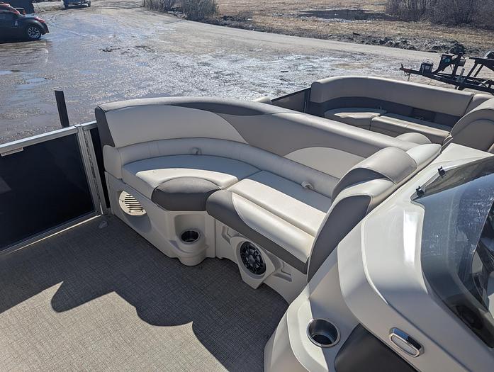 Used 2024 Avalon 2385 LSZ Quad Lounge