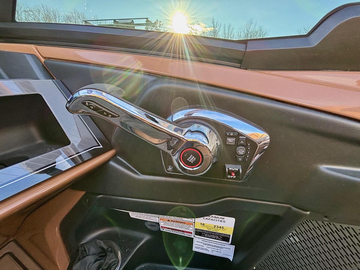 2026 Avalon 2585 Carbon Fiber Excalibur Tritoon