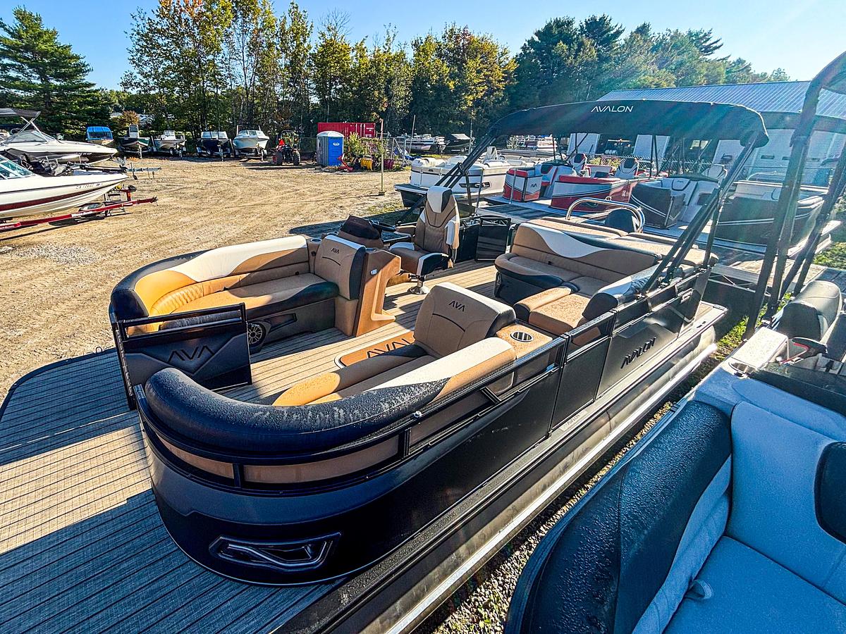 2026 Avalon 2185 VENTURE CR TRITOON