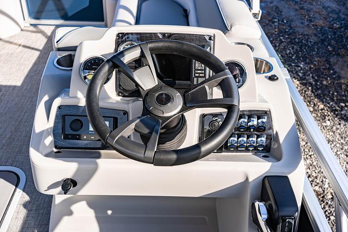 Avalon Venture 85-21' Rear Fish