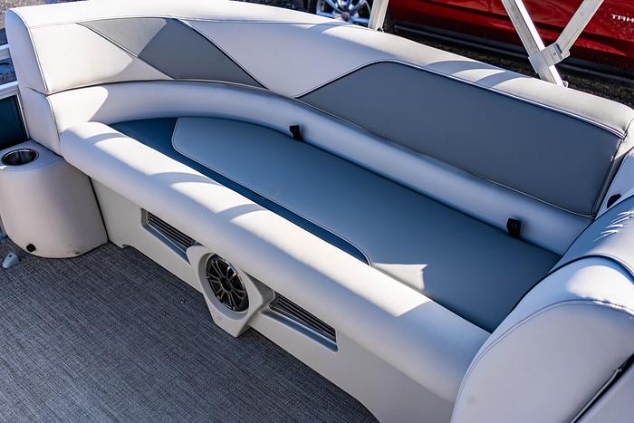 Avalon Venture 85-21' Rear Fish