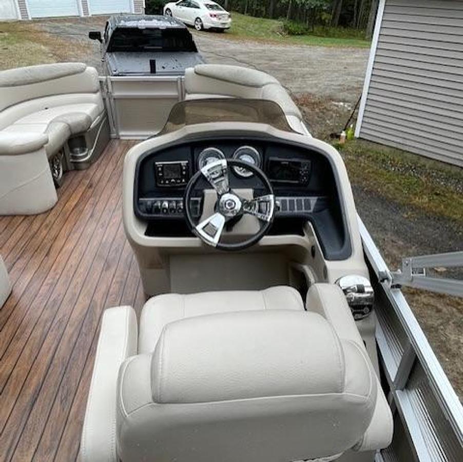 Used 2019 Avalon 2585 Catalina CR Tritoon