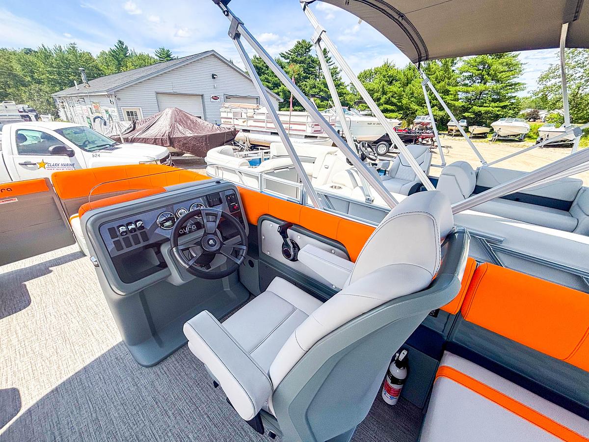 2025 Avalon Aura 19' Quad Lounge