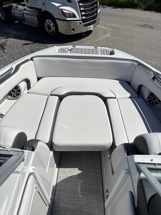 2027 Crownline E220XS