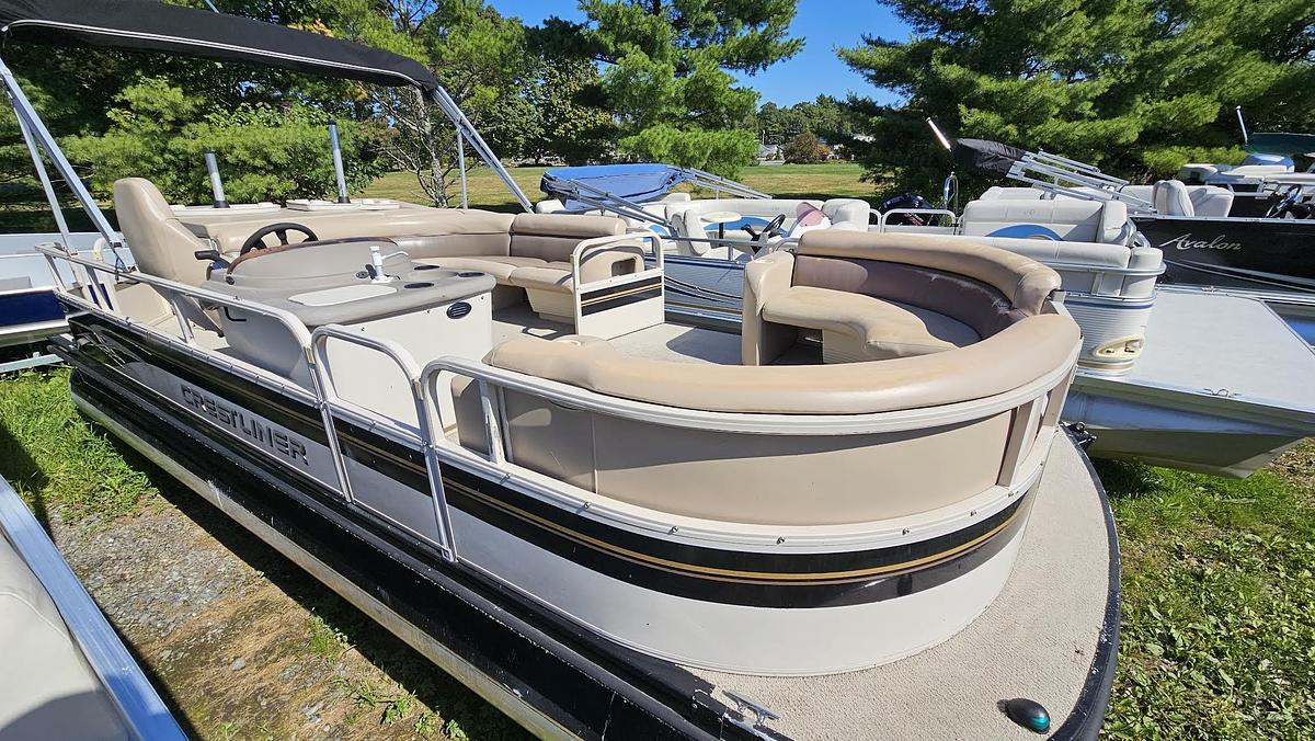 Used 2002 Crestliner 20' pontoon