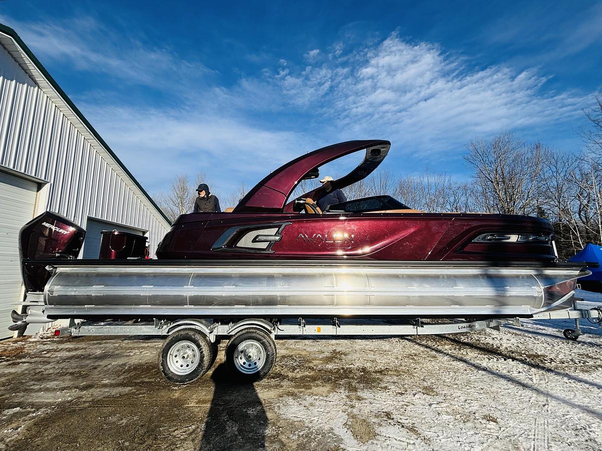 2026 Avalon 2585 Carbon Fiber Excalibur Tritoon