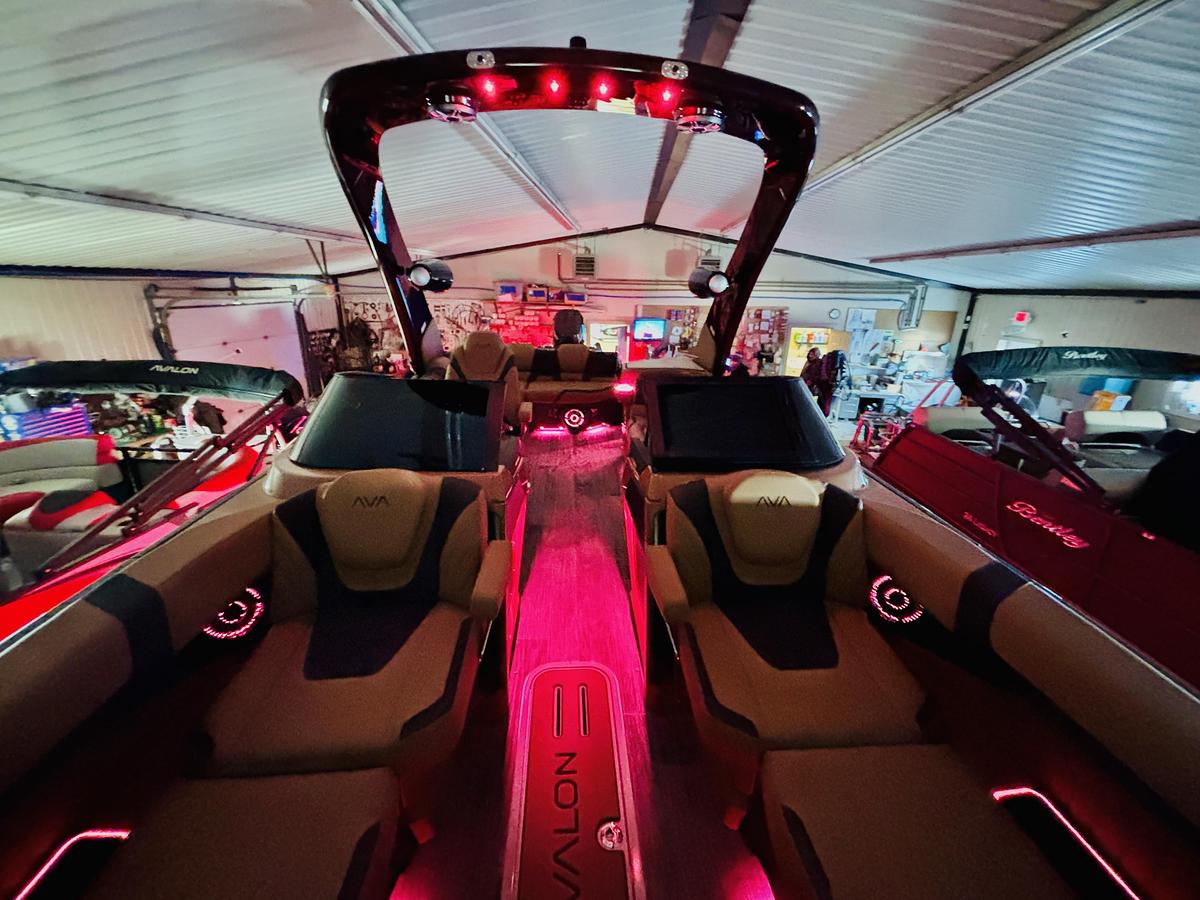 2026 Avalon 2585 Carbon Fiber Excalibur Tritoon