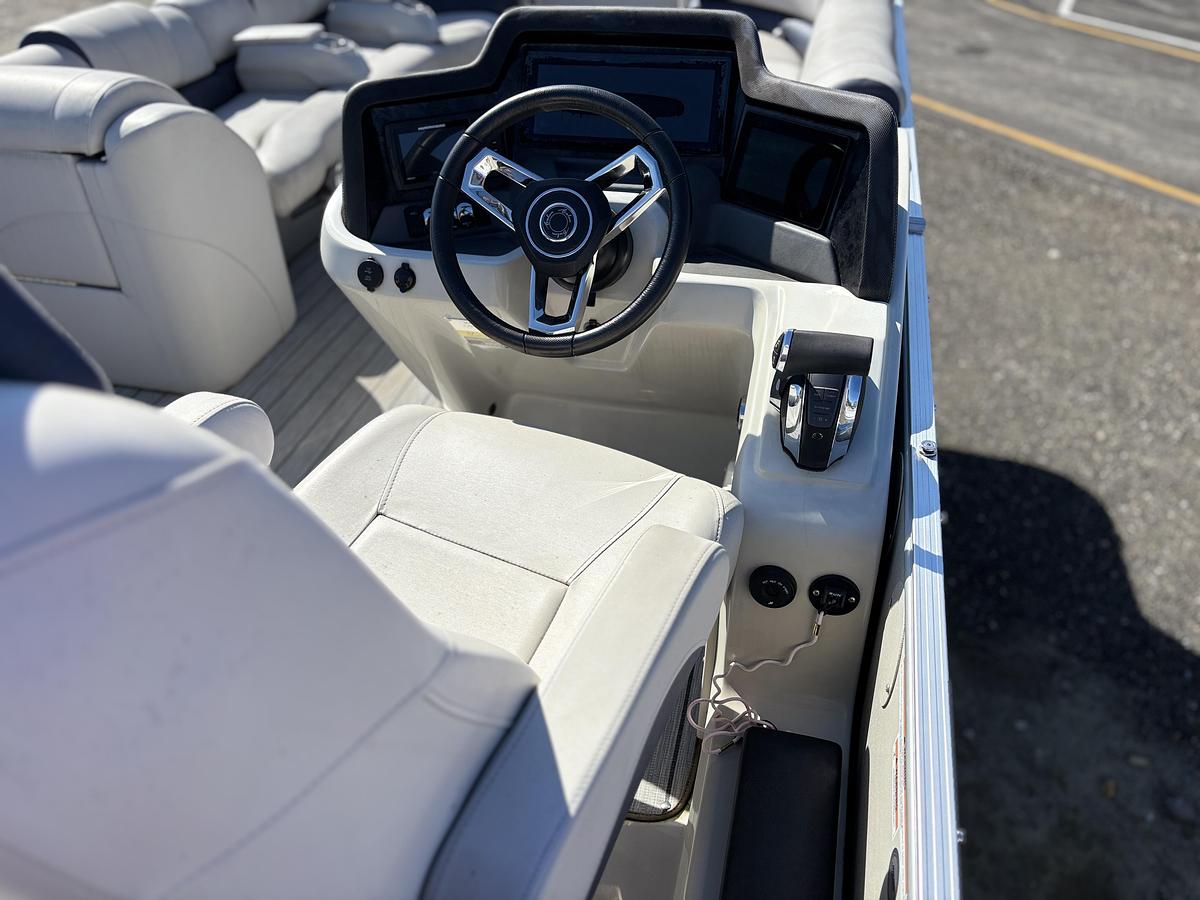 Used 2020 Avalon 2785 CATALINA RL PLATINUM