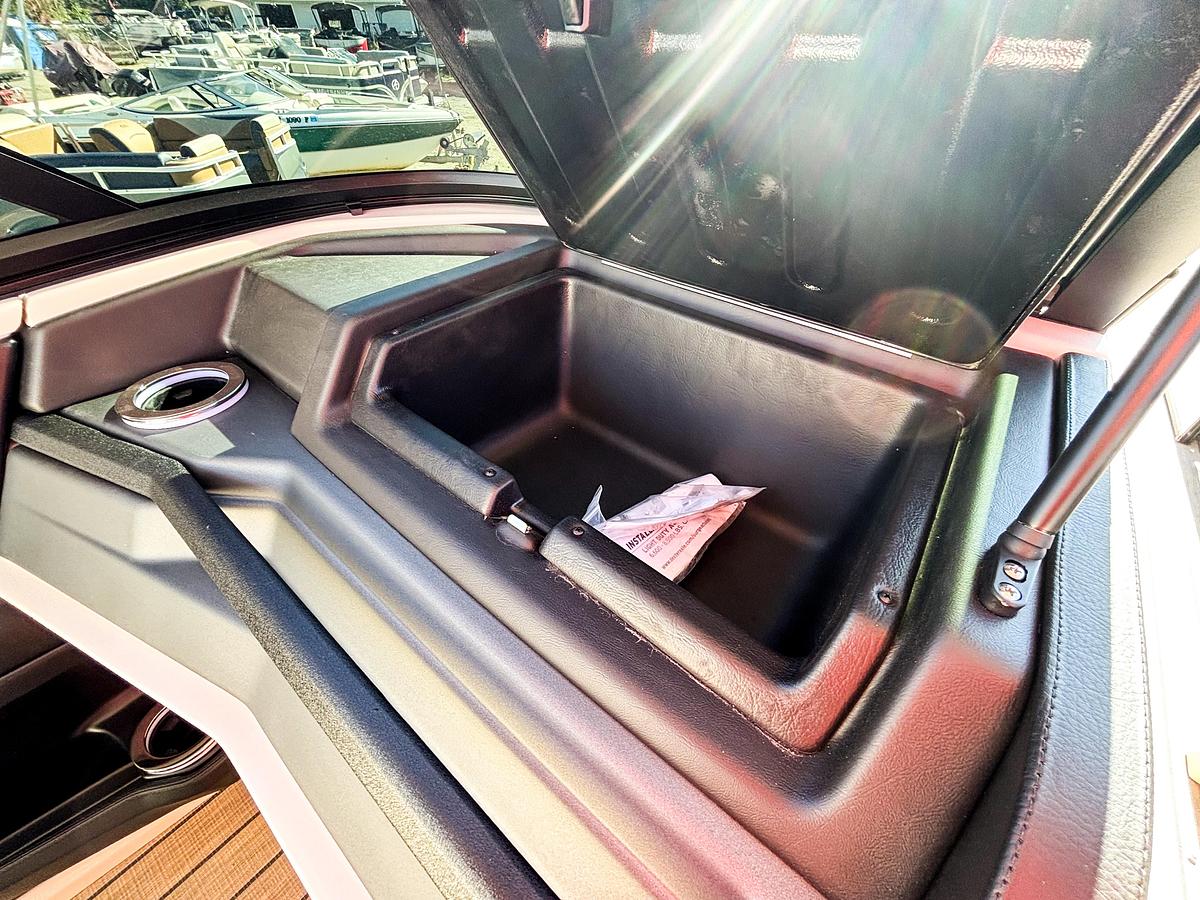 2026 Avalon 2585 Excalibur LTD ELITE WINDSHIELD HONDA BF250