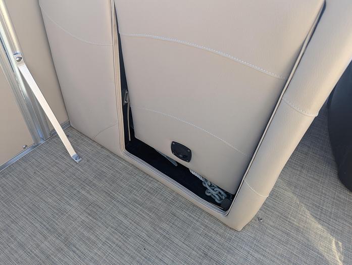 Used 2015 Avalon 2527 Catalina Entertainer