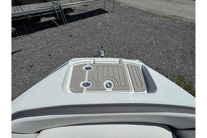 2025 CROWNLINE E220XS CR-25-01