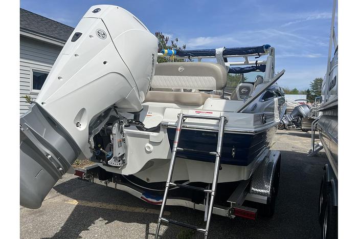 2024 CROWNLINE E220 XS CR-24-02