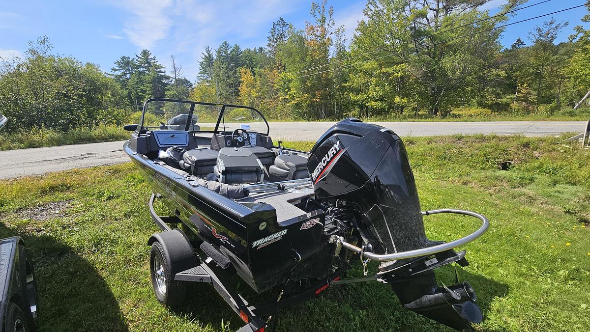 Used 2024 Tracker Pro-Guide V-16 WT