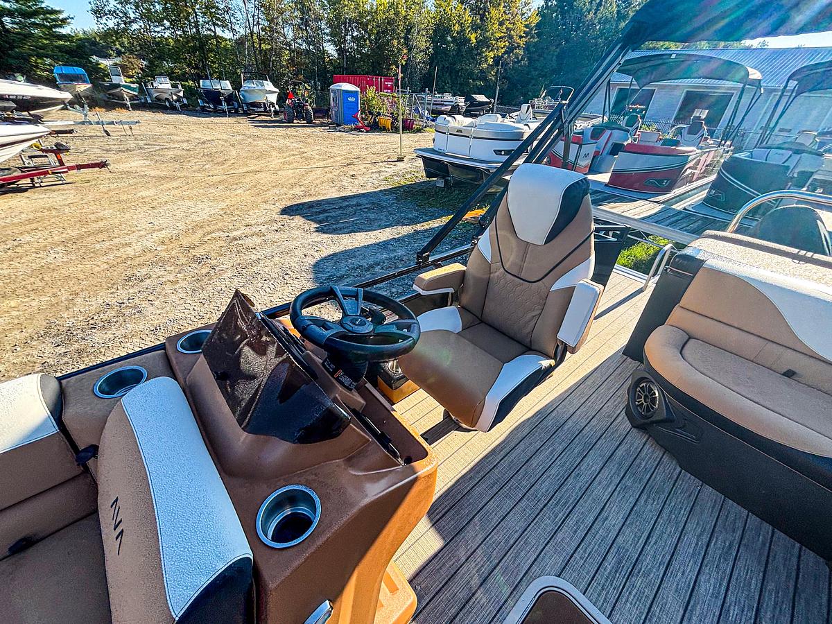 2026 Avalon 2185 VENTURE CR TRITOON