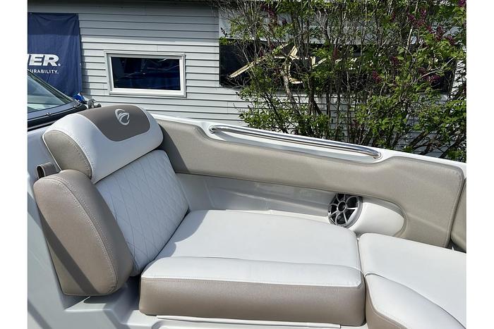 2024 CROWNLINE E220 XS CR-24-02